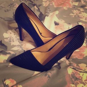 NWT Express BLACK Pumps